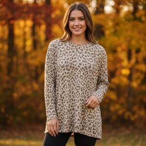 Lucky brand women’s cheetah print fitted shirt Sz L